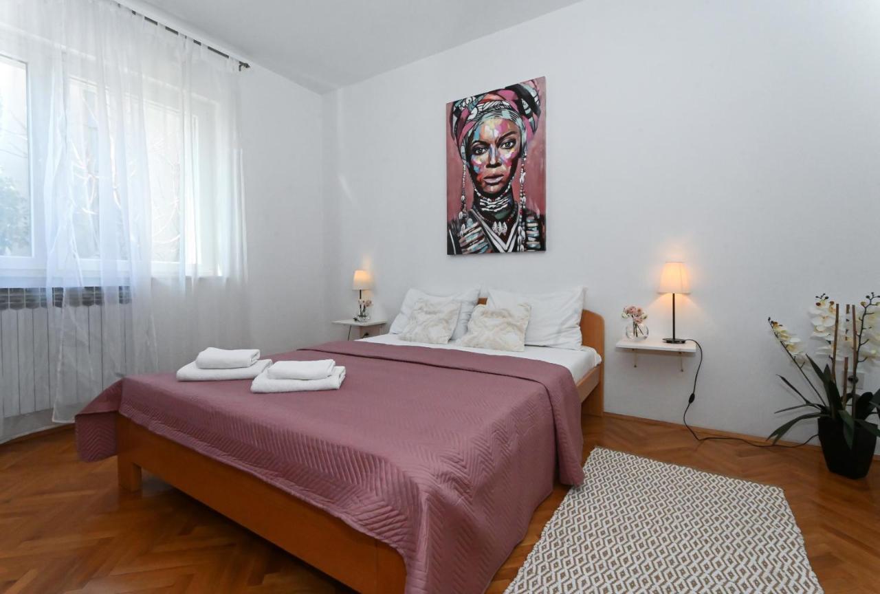 Holiday House Vukman Трогир Екстериор снимка