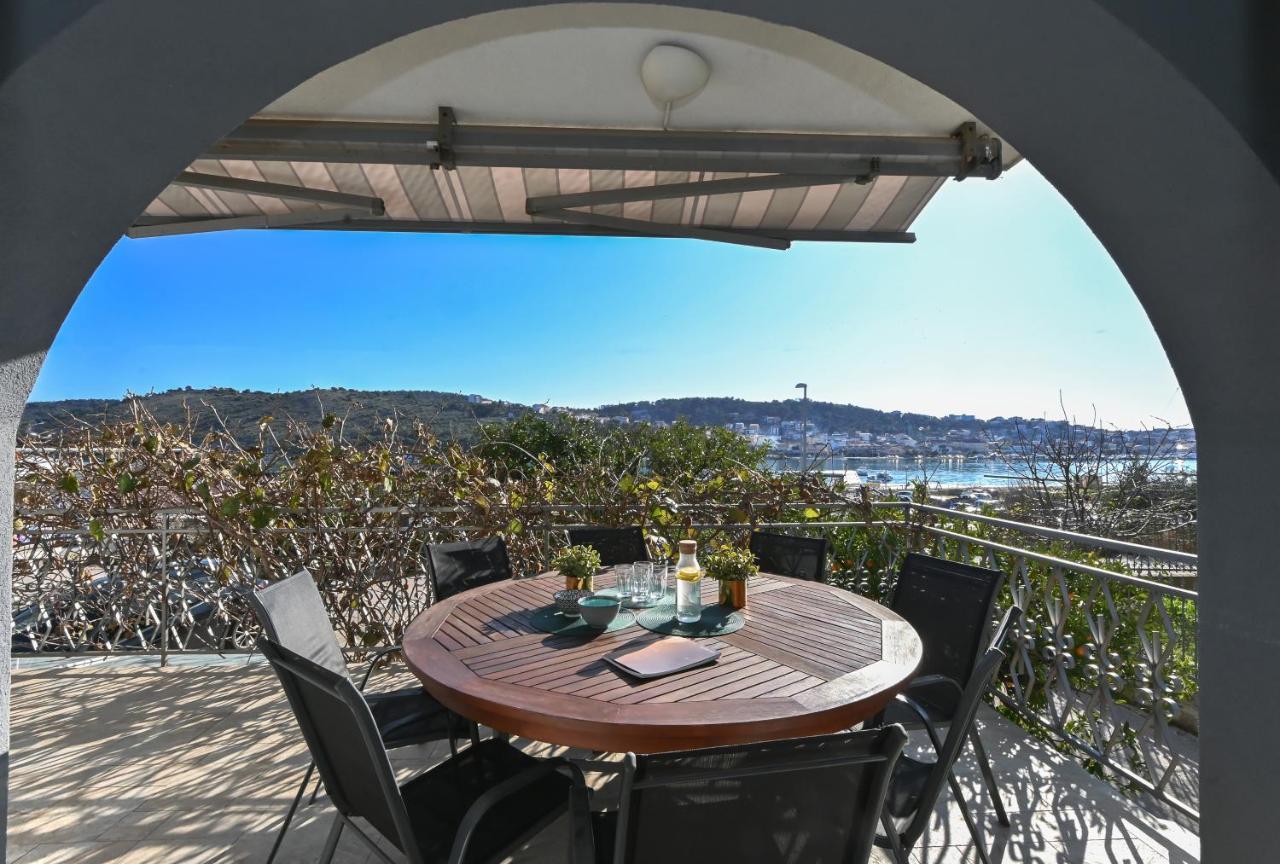 Holiday House Vukman Трогир Екстериор снимка