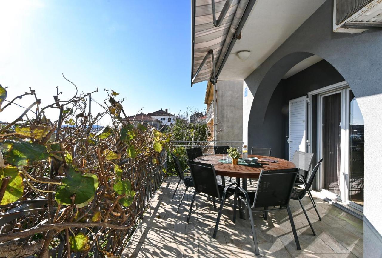 Holiday House Vukman Трогир Екстериор снимка