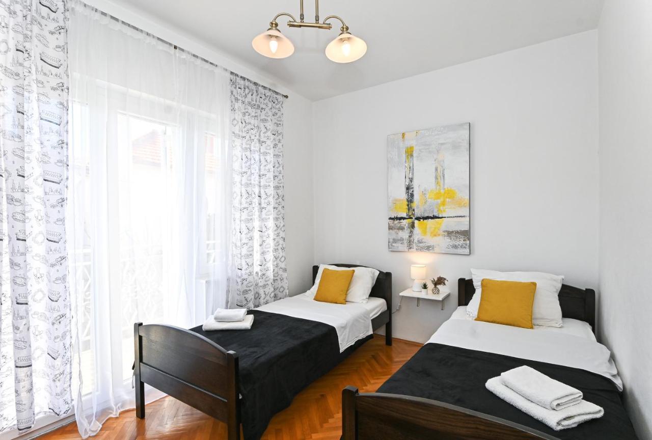 Holiday House Vukman Трогир Екстериор снимка