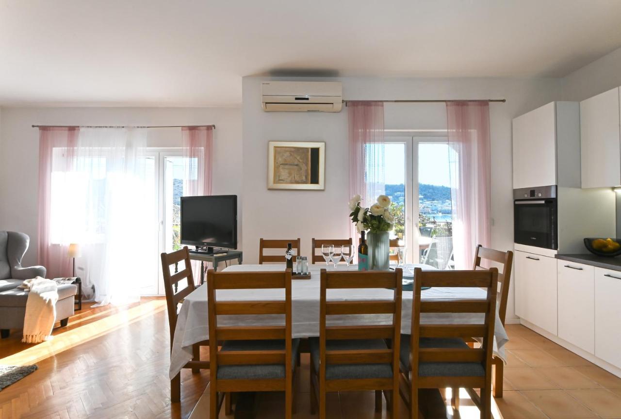 Holiday House Vukman Трогир Екстериор снимка