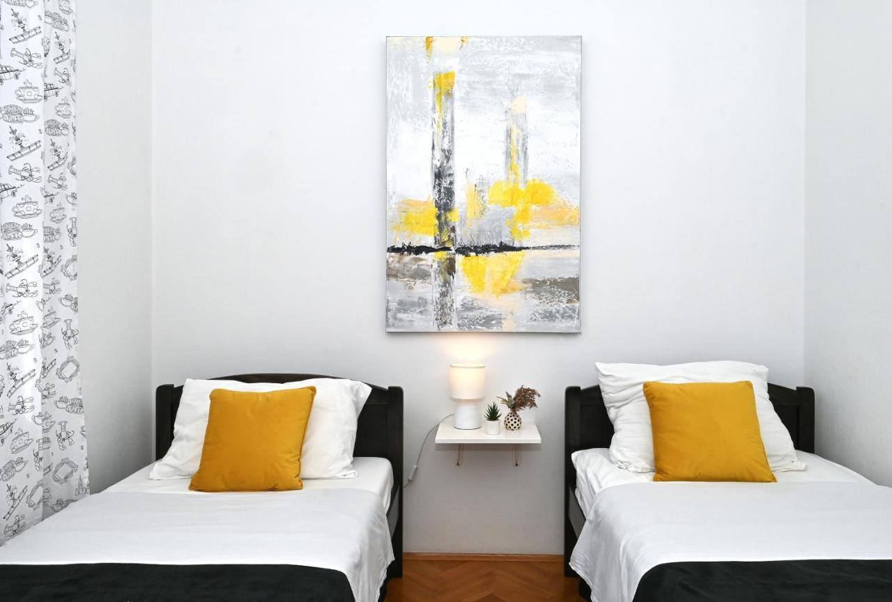 Holiday House Vukman Трогир Екстериор снимка