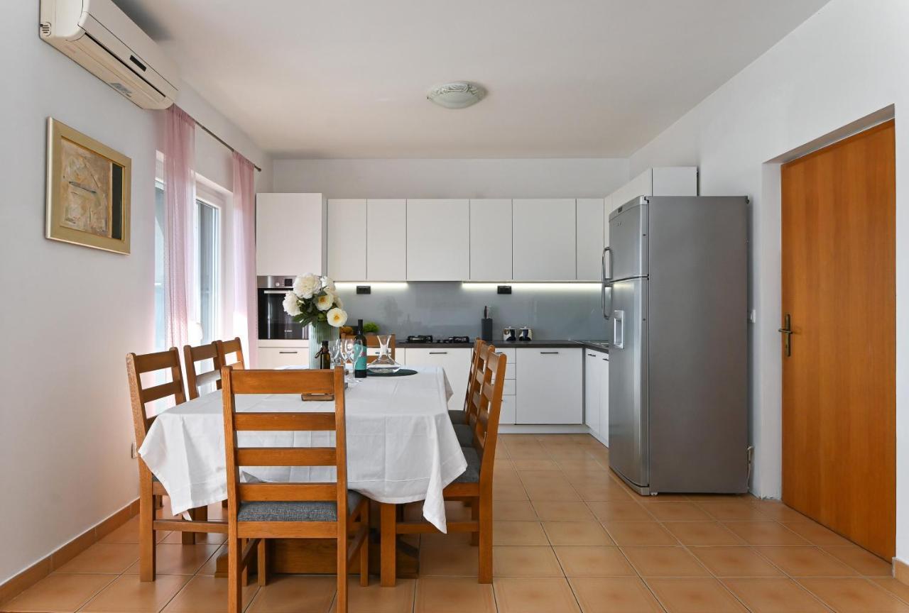 Holiday House Vukman Трогир Екстериор снимка